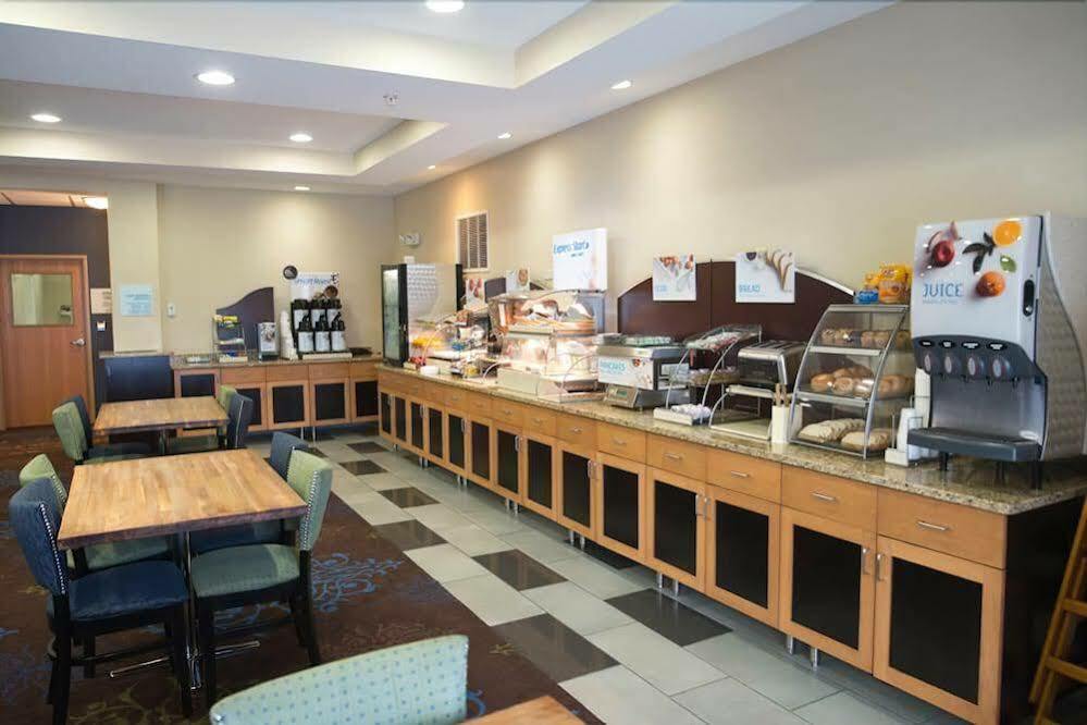 Holiday Inn Express - Albert Lea By Ihg Exterior photo
